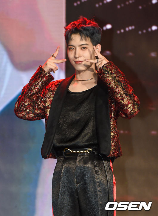 오메가엑스 휘찬이 포즈를 취하고 있다.. 21.06.30 / soul1014@osen.co.kr