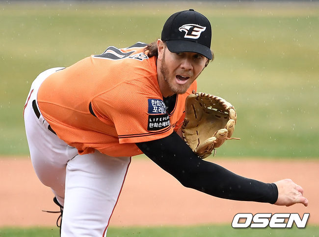 한화 선발 킹험이 힘차게 공을 뿌리고 있다. / dreamer@osen.co.kr