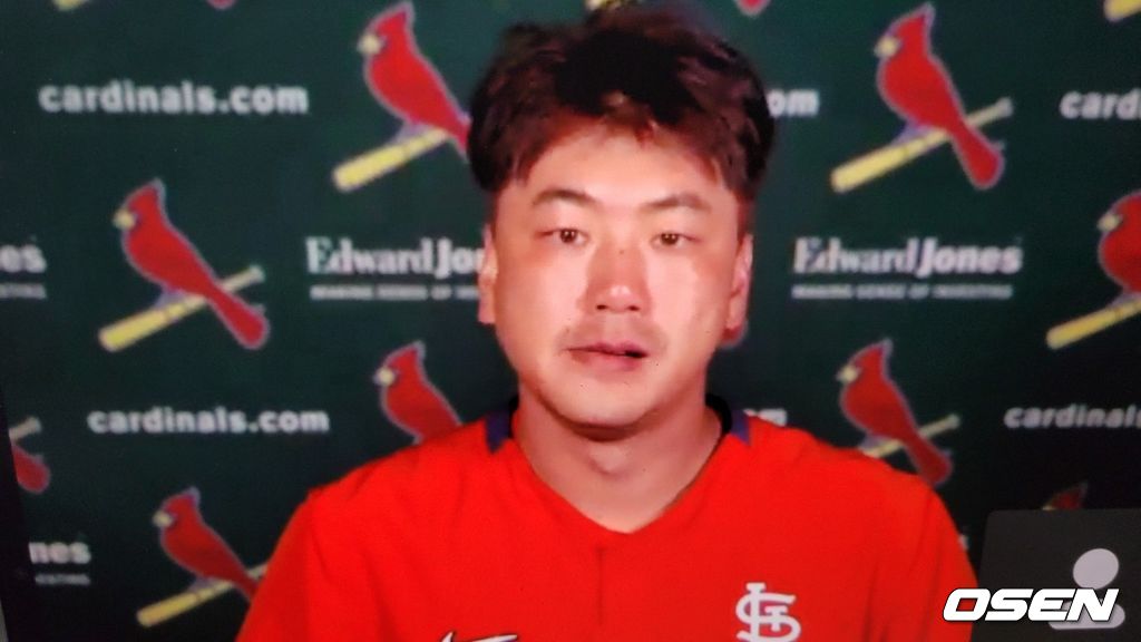 [사진]세인트루이스 카디널스의 김광현이 1일(한국시간) 애리조나와의 홈경기에서 시즌 2승째를 챙긴 뒤 화상 인터뷰를 진행하고 있다. <세인트루이스 카디널스 구단 제공 영상 캡처>