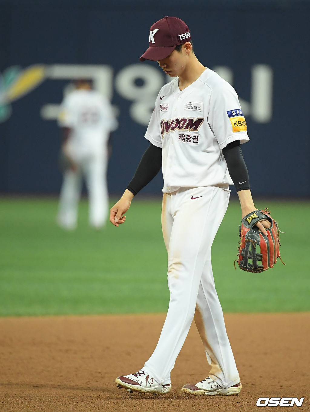 1회초 1사 1루 롯데 전준우의 내야땅볼때 송구 실책한 김혜성 유격수가 아쉬워하고 있다. 21.06.30 / soul1014@osen.co.kr