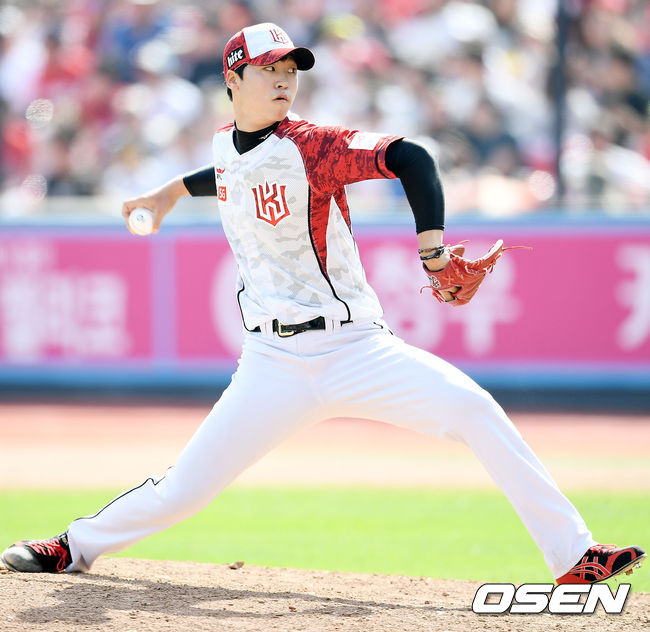 7회초 2사 3루 kt 두 번째 투수 엄상백이 역투하고 있다. /pjmpp@osen.co.kr