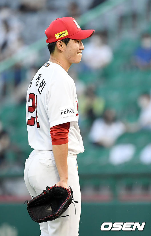 1일 오후 인천SSG 랜더스필드에서 ‘2021 신한은행 SOL KBO리그’ SSG 랜더스와 삼성 라이온즈의 경기가 열렸다.3회초 1사 1루 SSG 김정빈이 삼성 이원석에게 안타를 허용한 뒤 아쉬워하고 있다. 2021.07.01/youngrae@osen.co.kr