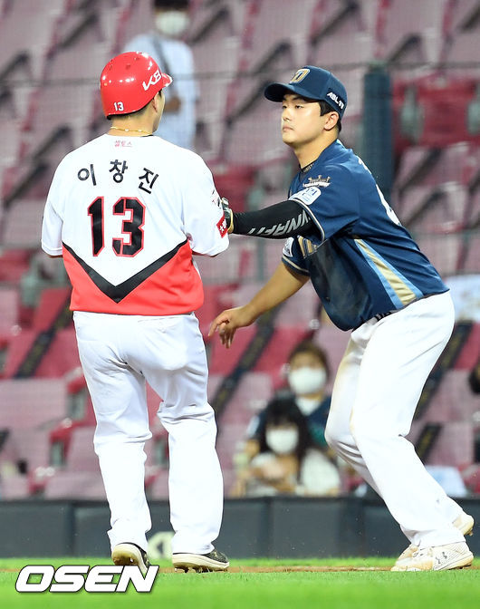 1일 오후 광주 KIA 챔피언스필드에서 ‘2021 신한은행 SOL KBO리그’ KIA 타이거즈와 NC 다이노스의 경기가 열렸다. 5회말 KIA 선두타자 이창진이 중견수 앞 안타를 친 후 아웃으로 착각했던 이창진이 홈으로 향하다 1루에서 아웃을 당하고 있다. 2021.07.01 / rumi@osen.co.kr