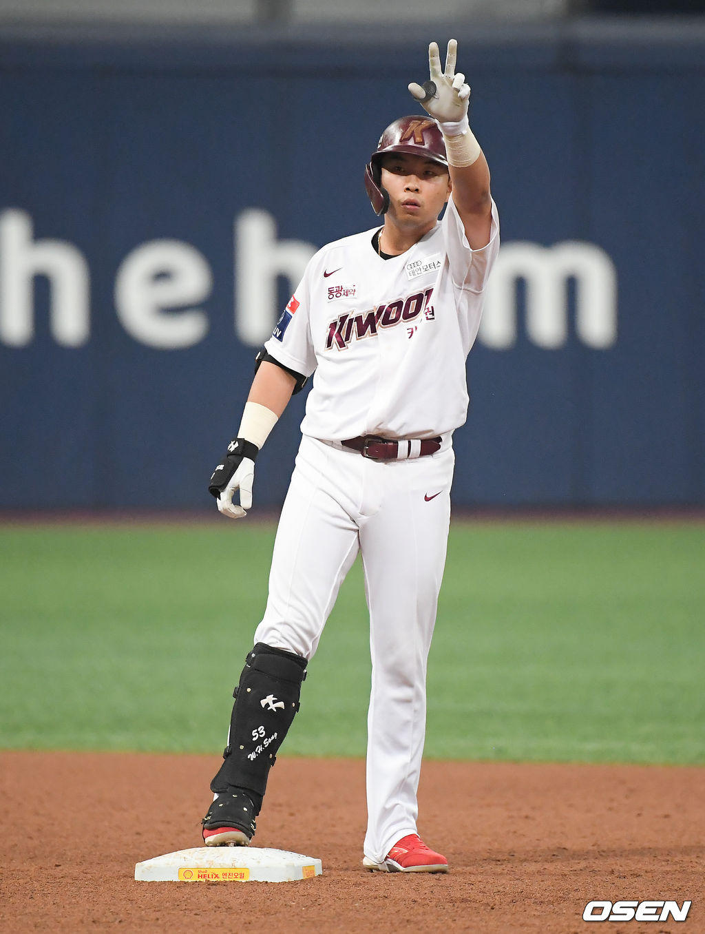 7회말 2사 1,2루 키움 송우현이 2타점 적시 2루타를 날린뒤 세리머니를 하고 있다.  21.07.01 / soul1014@osen.co.kr