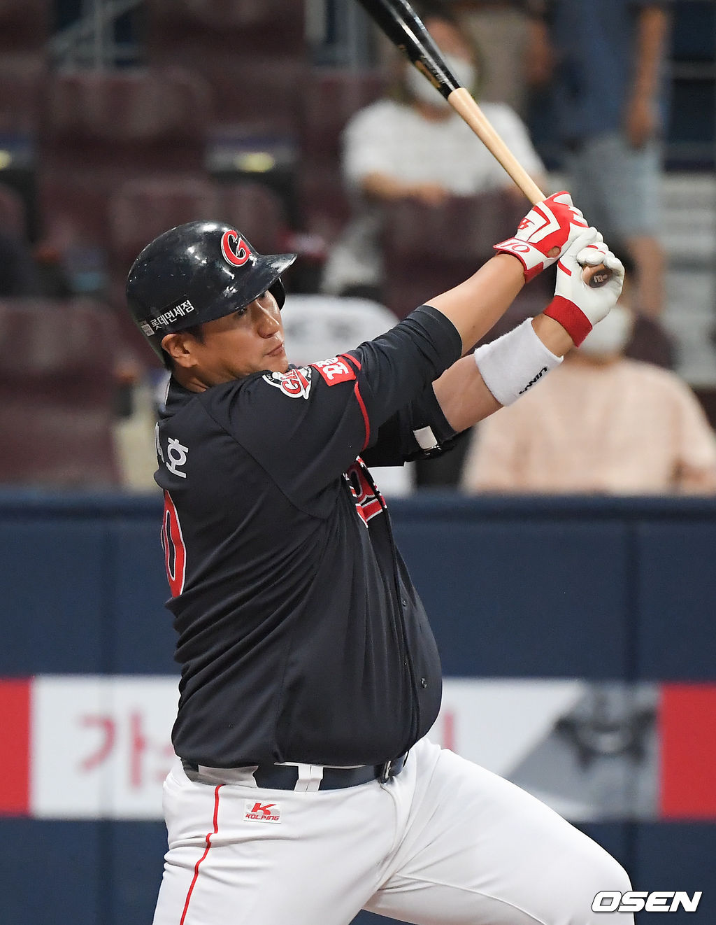 7회초 1사 1,3루 롯데 이대호가 희생플라이를 날리고 있다. 21.07.01 / soul1014@osen.co.kr