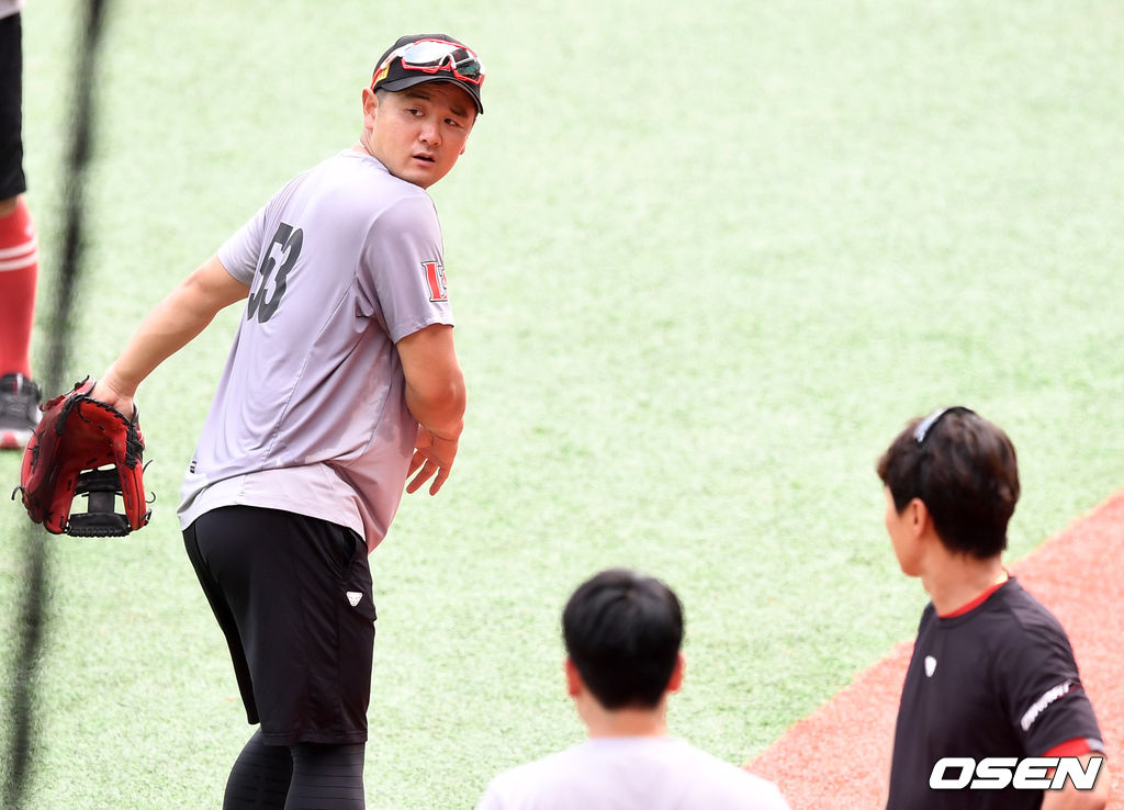 경기를 앞두고 진행된 훈련에서 SSG 최주환이 땀으로 흠뻑 젖은 채 훈련하고 있다. 2021.07.02 / dreamer@osen.co.kr