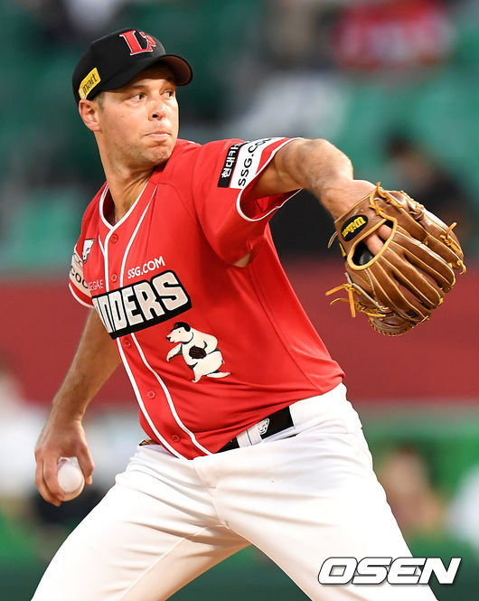 5회초 롯데 타선을 상대로 SSG 선발 가빌리오가 힘차게 공을 뿌리고 있다. 2021.07.02 / dreamer@osen.co.kr