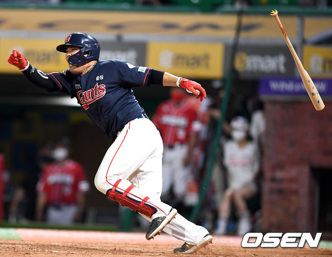 연장 10회초 2사 1, 3루 상황 롯데 지시완이 역전 1타점 적시타를 날리고 있다. 2021.07.02 / dreamer@osen.co.kr