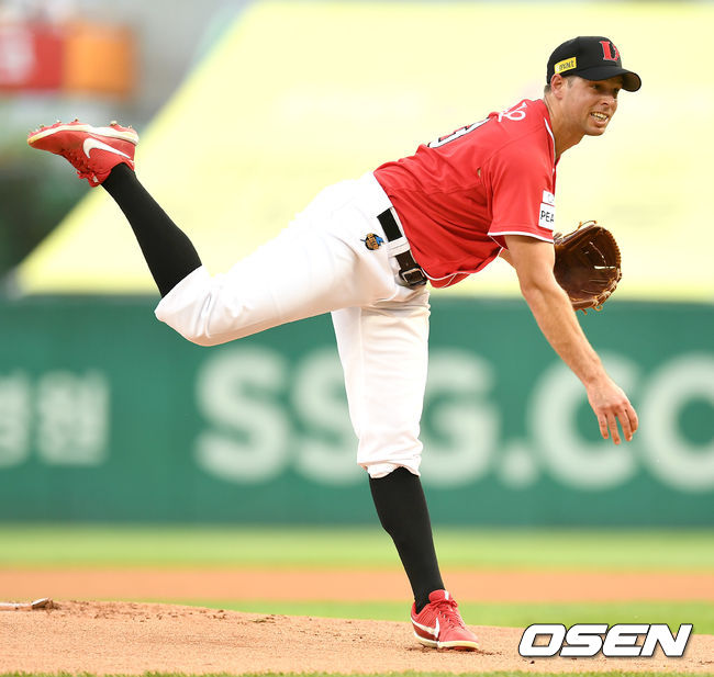 1회초 SSG 선발 가빌리오가 힘차게 공을 뿌리고 있다. 2021.07.02 / dreamer@osen.co.kr