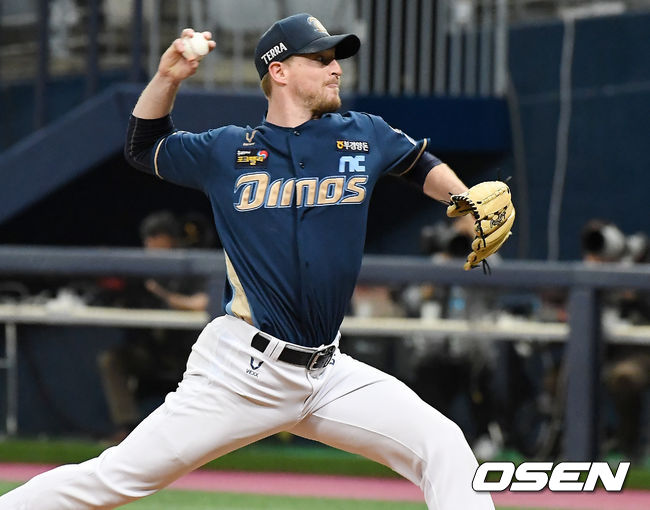 21일 오후 서울 고척스카이돔에서 ‘2021 신한은행 SOL KBO 리그’ 키움 히어로즈와 NC 다이노스의 경기가 열렸다.6회말 NC 파슨스가 역투하고 있다. /youngrae@osen.co.kr