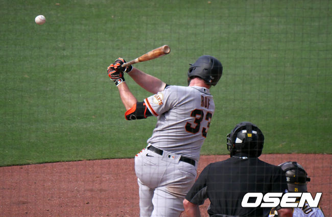 [OSEN=샌디에이고, 이사부 통신원]샌프란시스코 러프가 파울을 날리고 있다. /lsboo@osen.co.kr