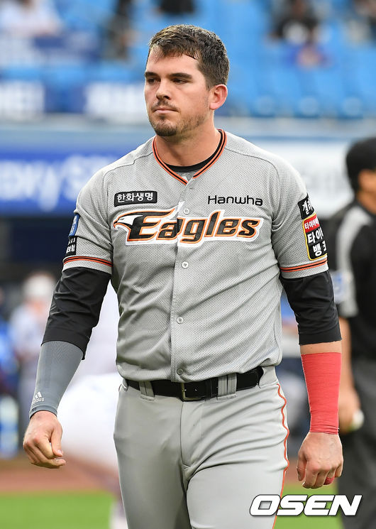 1회초 2사 만루 한화 힐리가 헛스윙 삼진으로 물러나며 아쉬워하고 있다. 2021.06.23 /ksl0919@osen.co.kr