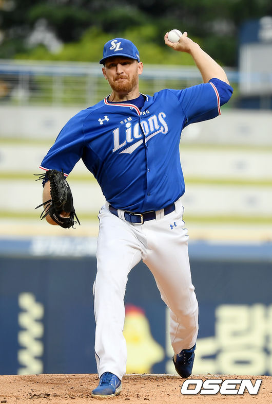 4일 오후 경남 창원 NC파크에서 ‘2021 신한은행 SOL KBO리그’ NC 다이노스와 삼성 라이온즈의 경기가 열렸다.1회말 삼성 몽고메리가 역투하고 있다. 2021.07.04 /youngrae@osen.co.kr