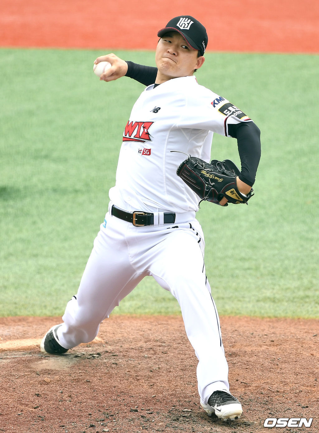마운드에 오른 KT 투수 박시영이 힘차게 공을 뿌리고 있다. / dreamer@osen.co.kr