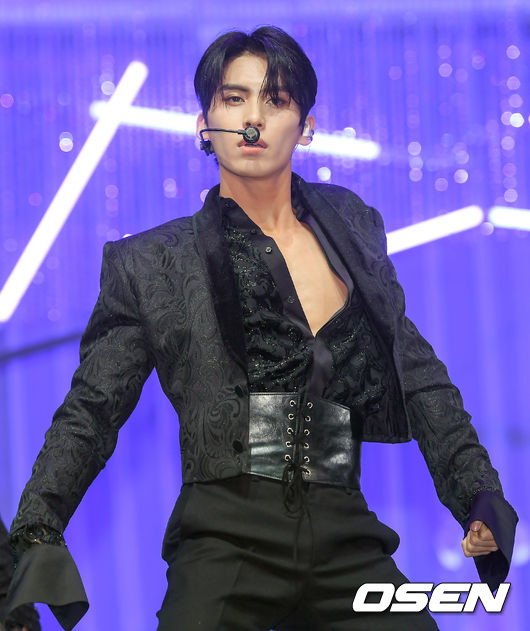 5일 오후 서울 광진구 광장동 예스24라이브홀에서 그룹 SF9의 미니 9집 '턴 오버' 쇼케이스가 진행됐다.SF9의 미니 9집 '턴 오버'는 2020년부터 전개하고 있는 SF9 세계관 시리즈 '글로리'의 마지막 앨범이다. SF9 유태양이 멋진 무대를 펼치고 있다.  21.07.05 / soul1014@osen.co.kr