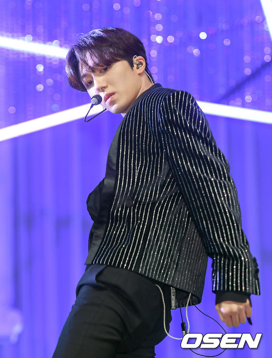 5일 오후 서울 광진구 광장동 예스24라이브홀에서 그룹 SF9의 미니 9집 '턴 오버' 쇼케이스가 진행됐다.SF9의 미니 9집 '턴 오버'는 2020년부터 전개하고 있는 SF9 세계관 시리즈 '글로리'의 마지막 앨범이다. SF9 찬희가 멋진 무대를 펼치고 있다.  21.07.05 / soul1014@osen.co.kr