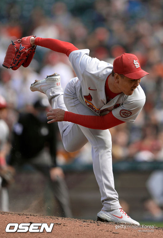 [사진] 김광현은 2021년 7월 6일(한국시간) 미국 캘리포니아주 샌프란시스코 오라클 파크에서 열린 ‘2021 메이저리그’ 샌프란시스코 자이언츠와 원정 경기에서 선발 등판해 7이닝 동안 3피안타 2탈삼진 2볼넷 무실점 역투를 펼치며 시즌 3승(5패)째를 올렸다.  ⓒGettyimages(무단전재 및 재배포 금지)