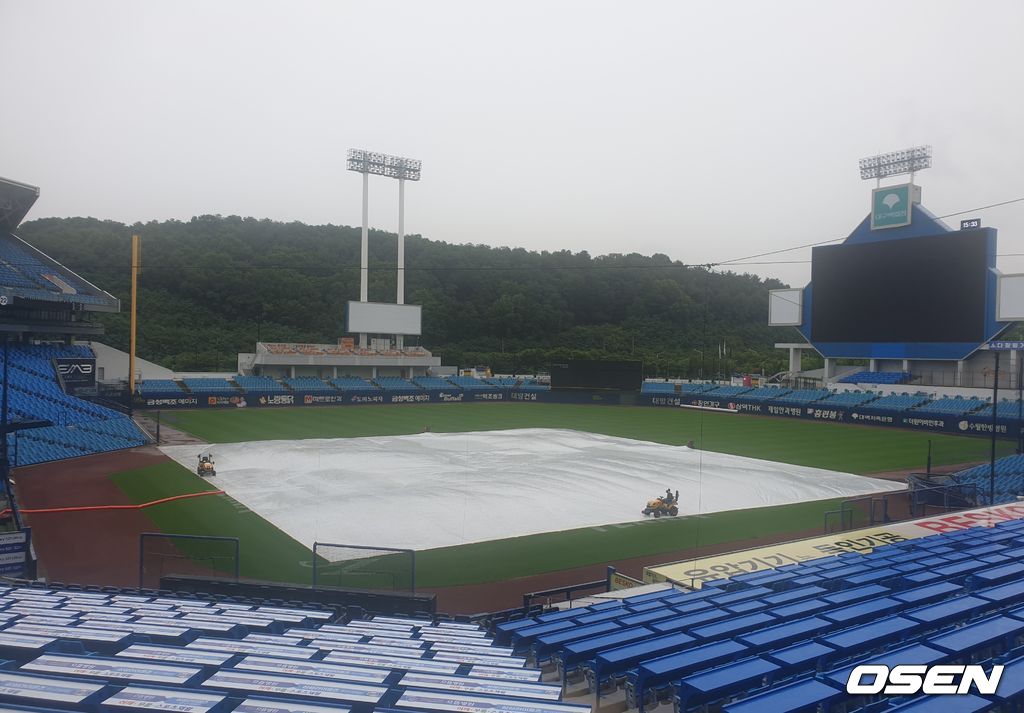 비내리는 대구삼성라이온즈파크 /what@osen.co.kr