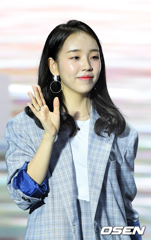 백아연이 무대 위에서 인사를 하고 있다. /rumi@osen.co.kr