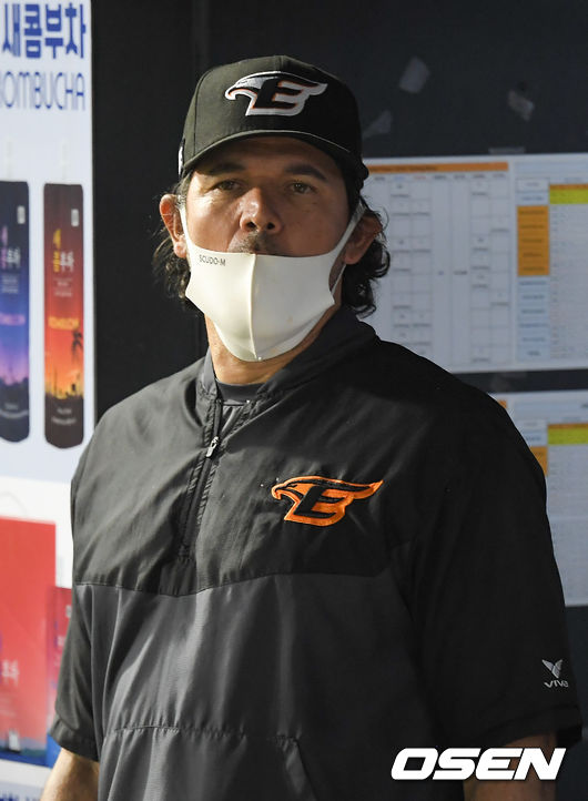 한화 수베로 감독이 경기를 지켜보고 있다. 21.07.02 / soul1014@osen.co.kr