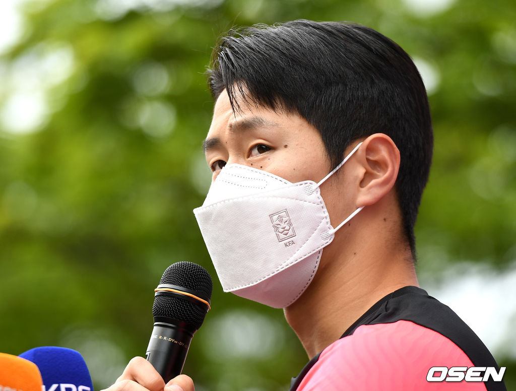 훈련 시작을 앞두고 올림픽 축구대표팀 이강인이 취재진과 질의응답 시간을 갖고 있다. 2021.07.06 / dreamer@osen.co.kr
