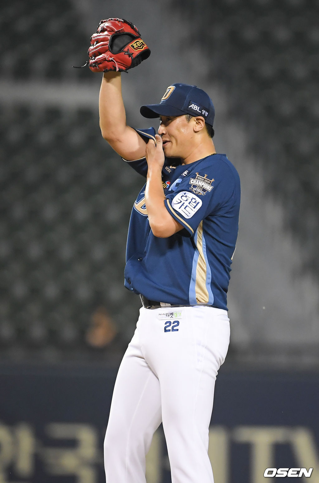 8회말 두산 선두타자 허경민에게 안타를 허용한 NC 이용찬이 미소를 보이고 있다.  21.07.06 / soul1014@osen.co.kr