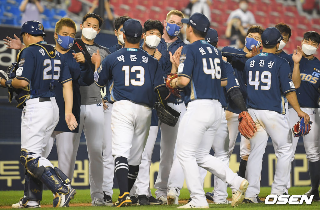 경기종료 후 NC 이용찬이 동료들과 승리의 기쁨을 나누고 있다.  21.07.06 / soul1014@osen.co.kr