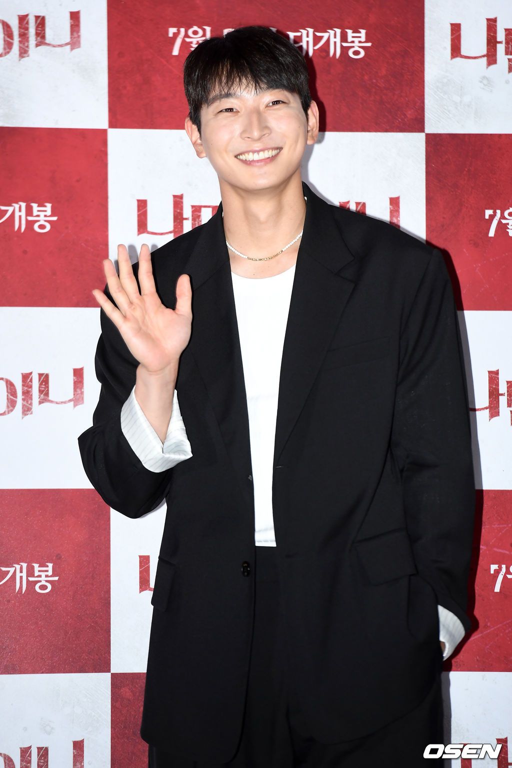 7일 오후 서울 광진구 롯데시네마 건대입구에서 영화 '나만 보이니(감독 임용재)' 언론배급 시사회 및 기자 간담회가 열렸다.  '나만 보이니'는 로맨스 영화 촬영장에 나타난 귀신과 어떻게든 영화를 완성하려는 감독의 눈물겨운 사투를 그린 이야기다.  배우 정진운이 포즈를 취하고 있다. 2021.07.07 /cej@osen.co.kr
