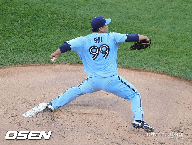 [사진] 토론토 '에이스' 류현진은 2021년 7월 8일(한국시간) 미국 메릴랜드주 볼티모어 오리올 파크 앳 캠든야즈에서 열린 ‘2021 메이저리그’ 볼티모어 오리올스와 원정 경기에서 선발 등판해 5이닝 동안 5피안타 7탈삼진 2볼넷 1실점 호투로 시즌 8승(5승) 째를 올렸다.  토론토는 10-2 승리를 거뒀다. ⓒGettyimages(무단전재 및 재배포 금지)