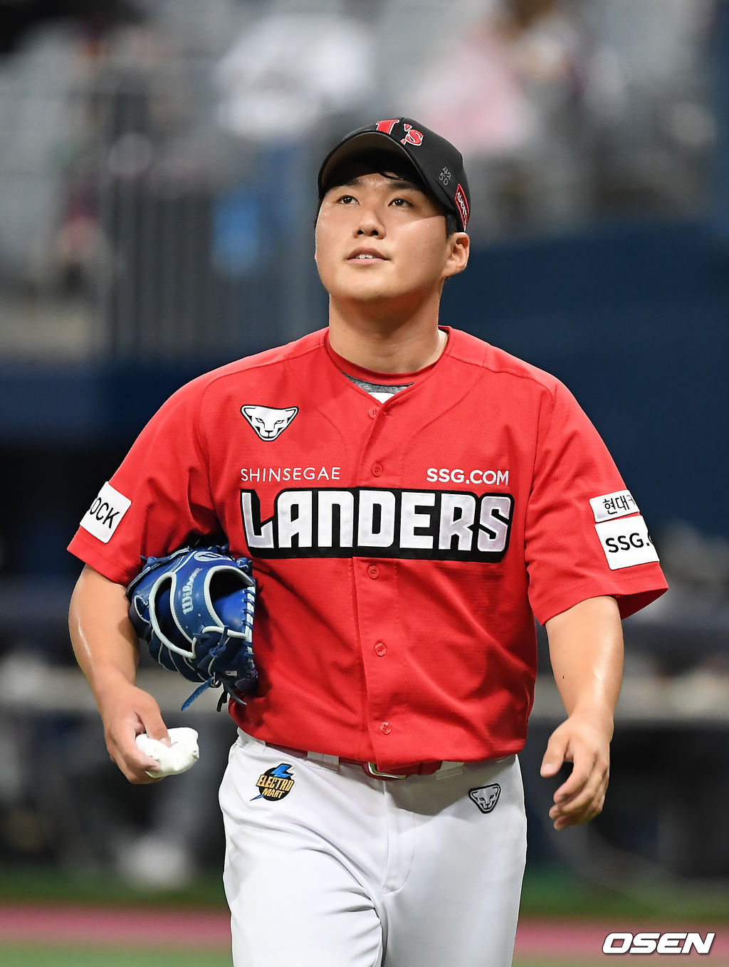 1회말 2사 1,3루 SSG 최민준이 이닝을 마친 뒤 더그아웃으로 들어오고 있다. 2021.07.08/youngrae@osen.co.kr