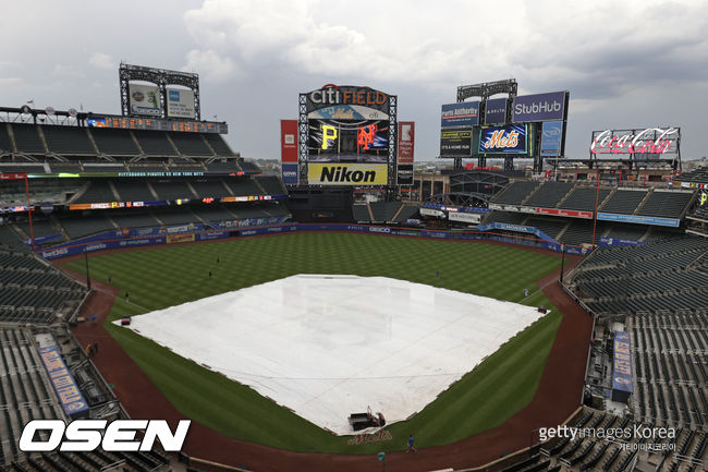 [사진] 비가 내리는 뉴욕 시티 필드. ⓒGettyimages(무단전재 및 재배포 금지)