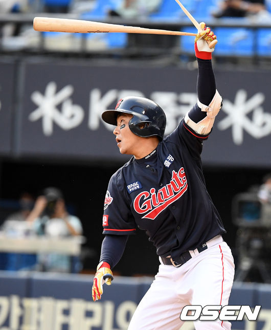 4회초 1사 1,3루에서 롯데 정훈이 선제 1타점 적시타를 날리고 있다. 2021.06.26 /jpnews@osen.co.kr