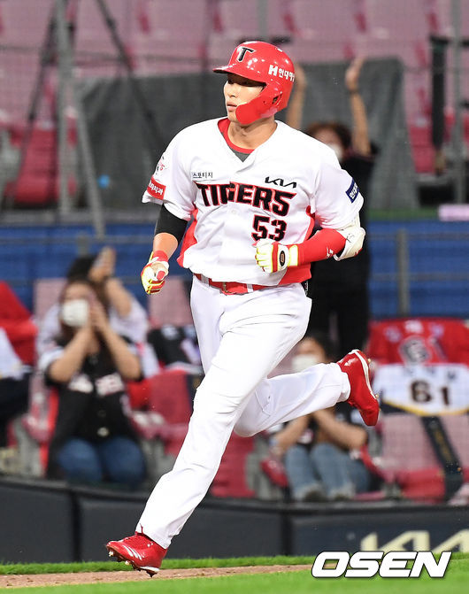 6월29일 광주 NC전에서 5회말 KIA 선두타자 김호령이 좌월 동점 솔로 홈런을 날린 후 그라운드를 돌고 있다. 2021.06.29 / rumi@osen.co.kr