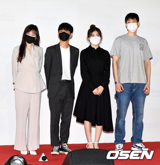 11일 오후 경기도 부천시 부천아트벙커B39에서 영화 ‘다크 옐로우’ (감독 구혜선) 부천국제판타스틱영화제 특별상영 기자간담회가 열렸다.  구혜선 감독, 연제환, 안서현, 윤혁진(왼쪽부터)이 참석해 포토타임을 하고 있다. 2021.07.11 / dreamer@osen.co.kr