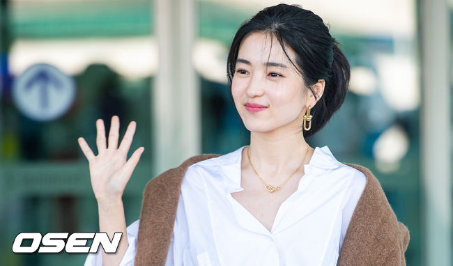 김태리가 출국장으로 이동하고 있다. / soul1014@osen.co.kr