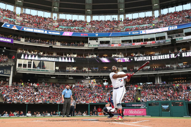 [사진] 지난 19년 열렸던 홈런 더비에서 토론토의 블라디미르 게레로 주니어가 홈런을 날리고 있는 모습.ⓒGettyimages(무단전재 및 재배포 금지)