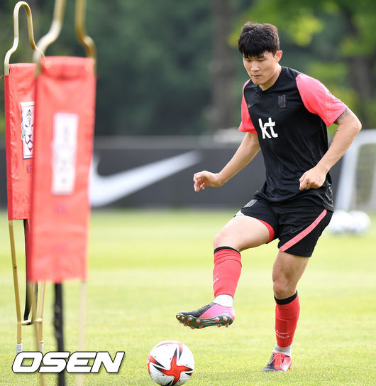 올림픽 축구대표팀 김민재가 패스 훈련을 하고 있다. 2021.07.06 / dreamer@osen.co.kr
