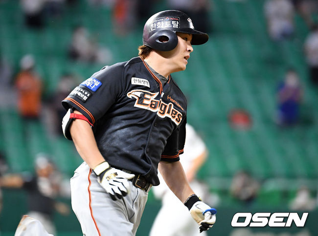 9일 오후 인천 SSG 랜더스필드에서 SSG 랜더스와 한화 이글스의 경기가 열렸다.9회초 2사 만루에서 한화 정은원이 우전 3타점 적시타를 치고 그라운드를 달리고 있다. 2021.07.09 /sunday@osen.co.kr