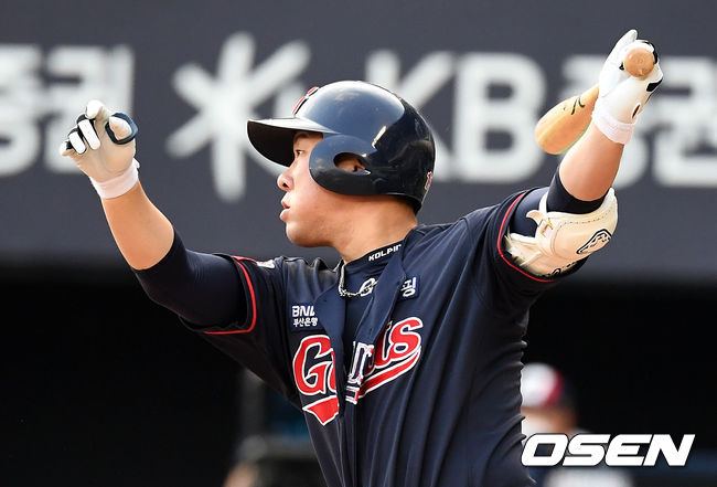 4회초 1사 1,3루에서 롯데 안치홍이 1타점 우중간 적시타를 날리고 있다. 2021.06.26 /jpnews@osen.co.kr