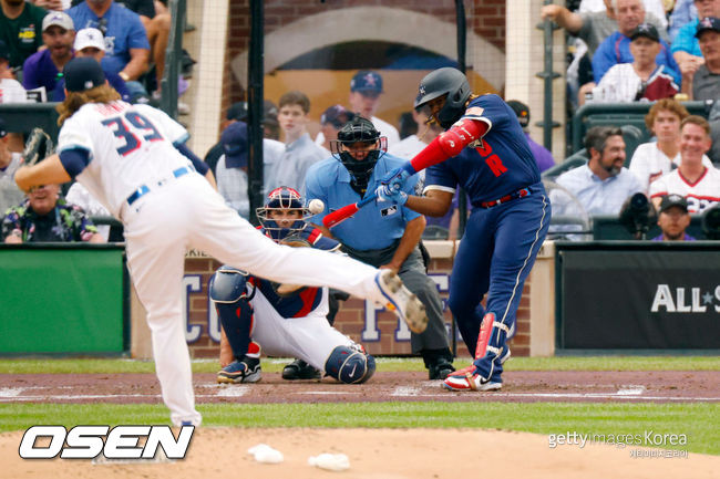 [사진] 14일(한국시간) 쿠어스 필드에서 벌어진 올스타 게임에서 블라디미르 게레로 주니어가 홈런을 날리는 모습.ⓒGettyimages(무단전재 및 재배포 금지)