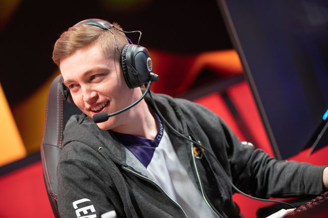 라이엇 게임즈 플리커.