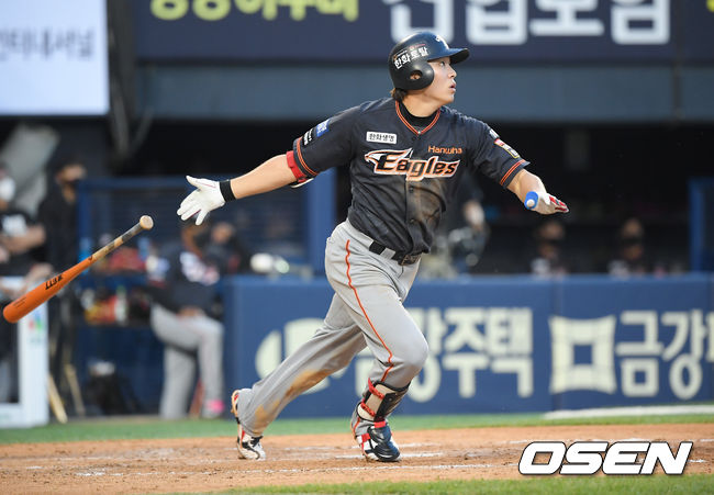 2일 오후 서울 잠실구장에서 ‘2021 신한은행 SOL KBO리그’ LG 트윈스와 한화 이글스의 경기가 진행됐다.3회말 2사 2루 한화 정은원이 1타점 적시 2루타를 날리고 있다. 21.07.02 / soul1014@osen.co.kr