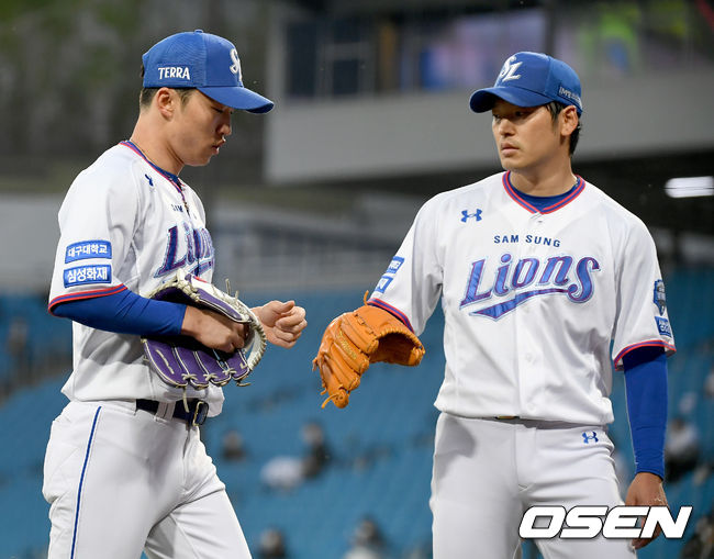 29일 오후 대구삼성라이온즈파크에서 ‘2021 신한은행 SOL KBO리그’ 삼성 라이온즈와 NC 다이노스의 경기가 열렸다.3회초 2사 NC 나성범의 타구를 플라이 아웃 처리한 삼성 중견수 박해민이 투수 백정현과 기쁨을 나누고 있다../ksl0919@osen.co.kr