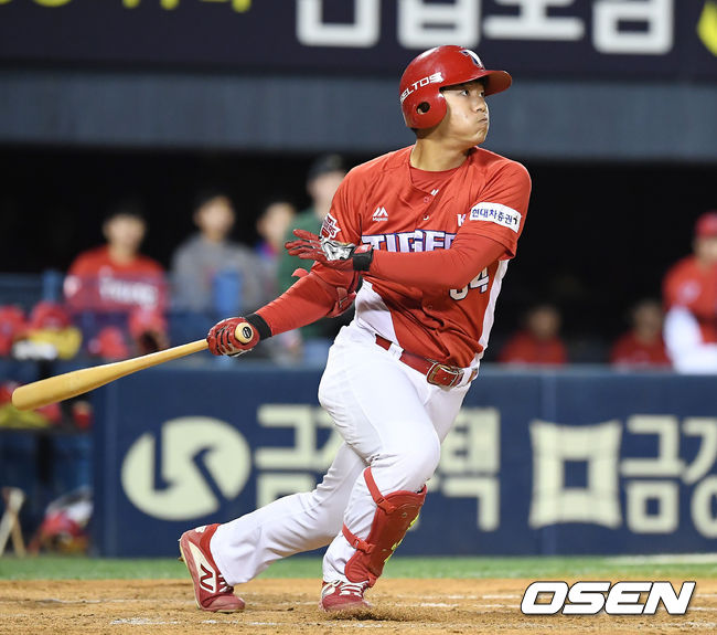KIA 류승현이 안타를 때려내고 있다. / youngrae@osen.co.kr