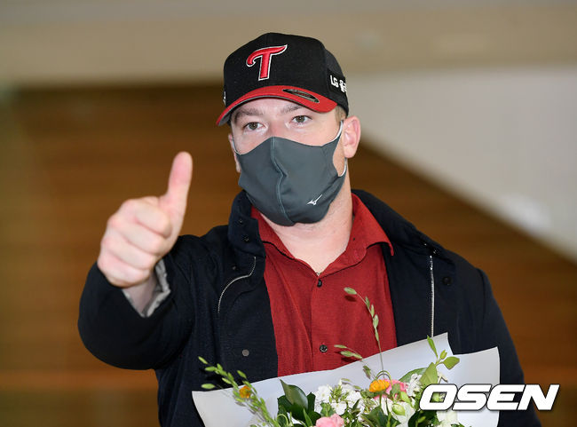 LG 저스틴 보어가 15일 입국 후 포즈를 취하고 있다. 2021.07.15 /youngrae@osen.co.kr