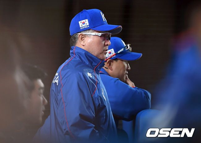 한국 김경문 감독이 경기를 바라보고 있다. /youngrae@osen.co.kr