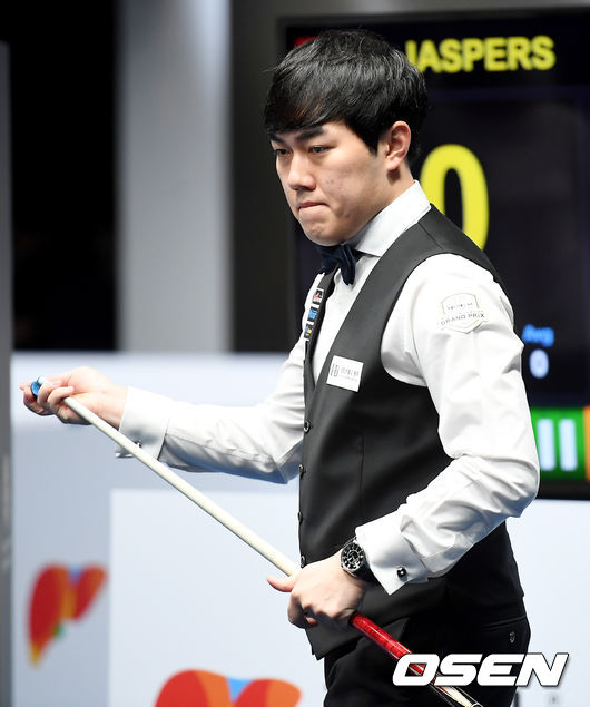 16일 오후 강원도 원주 '호텔 인터불고 원주 월드 3쿠션 그랑프리 2021(인터불고 WGP)' 개인전 8강이 진행됐다.김준태가 경기를 치르고 있다. 20210.07.16/youngrae@osen.co.kr