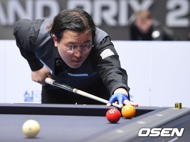 16일 오후 강원도 원주에서 '호텔 인터불고 원주 월드 3쿠션 그랑프리 2021(인터불고 WGP)' 개인전 8강이 진행됐다.황봉주가 경기를 치르고 있다. 20210.07.16/youngrae@osen.co.kr