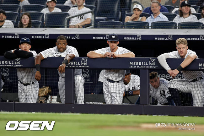 [사진] 박효준(맨 왼쪽) 등 양키스 선수들이 덕아웃에서 경기를 지켜보고 있다. 2021.07.17 ⓒGettyimages(무단전재 및 재배포 금지)