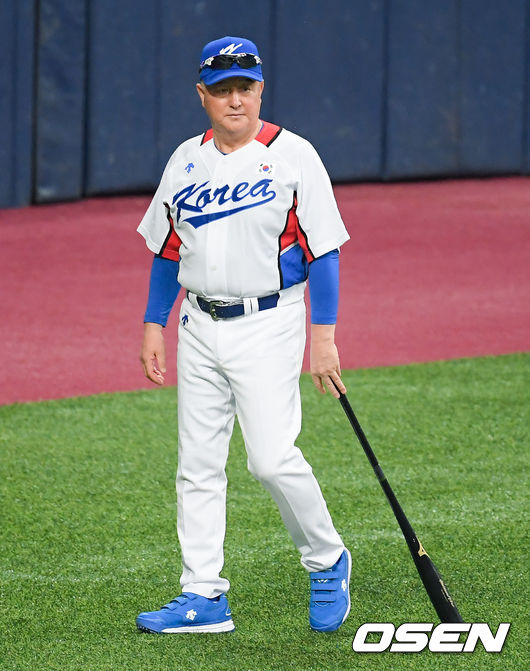 김경문 감독이 선수들의 훈련을 지켜보고 있다. 21.07.17 / soul1014@osen.co.kr